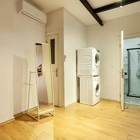 Amalia By Oval Aparthotel 5*